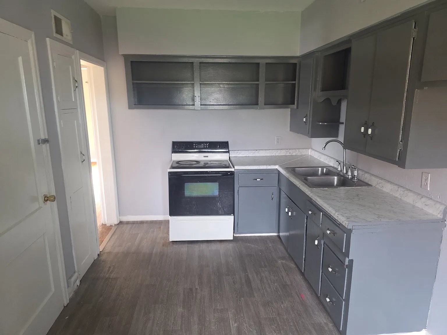 2 bed, $1,200 — Photo 3