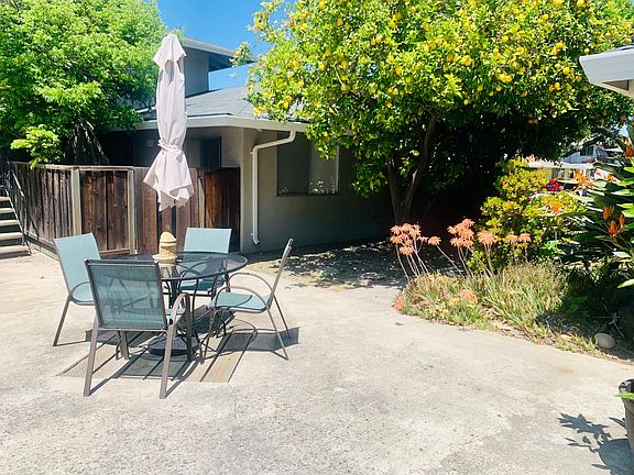 3rd image of 866 Castlewood Dr APT 2