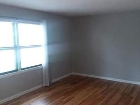 3rd image of 7527 Chandler Hills Dr