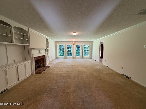 3rd image of 683 Chestnut Drive