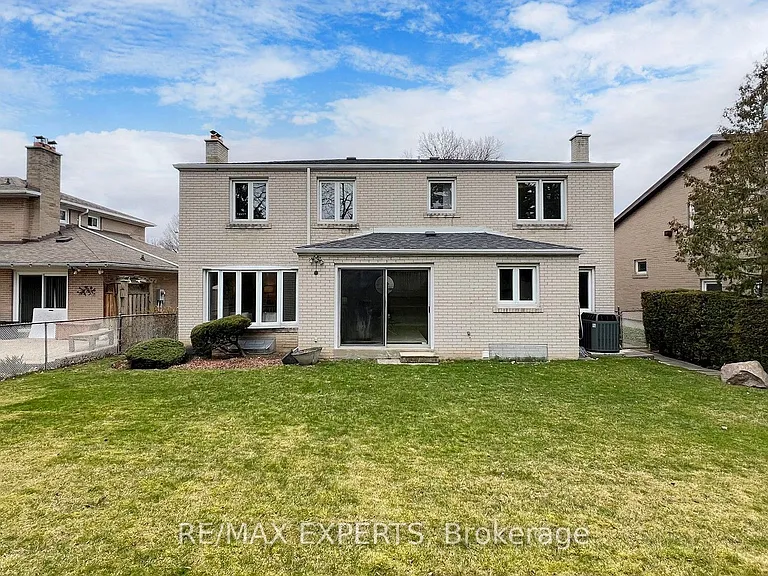 187 Cassandra Blvd — Photo 37