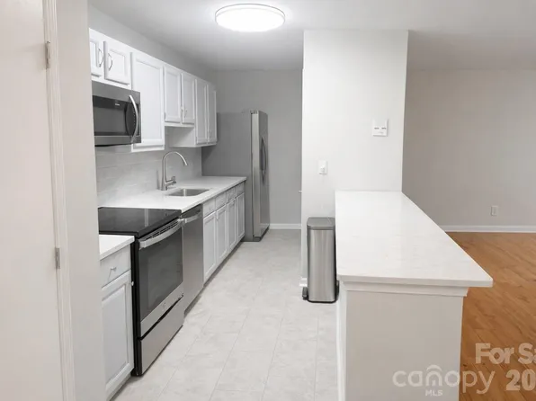 6106 Meadow Rose Ln, Charlotte, NC 28215