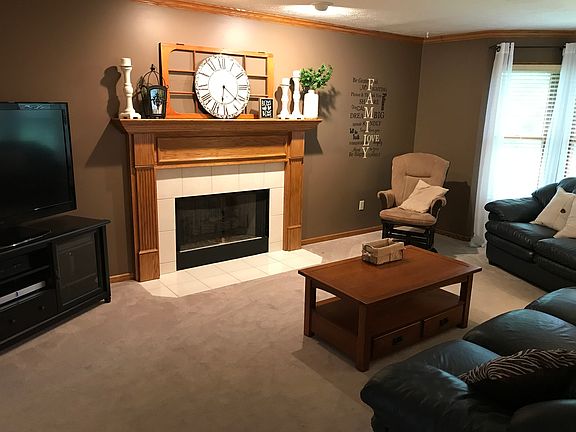 Natural gas fireplace