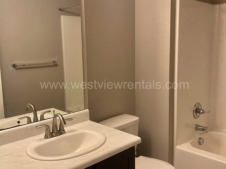 203 E Laurel St — Photo 17
