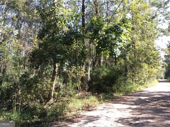 377 Latrell Ln, Waverly, GA 31565