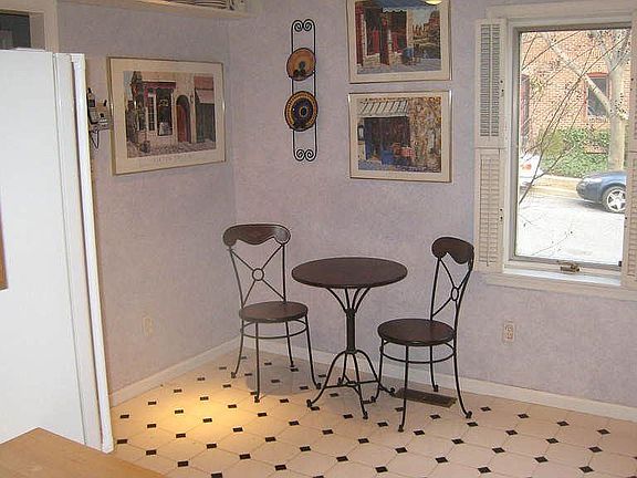 eat in kitchen