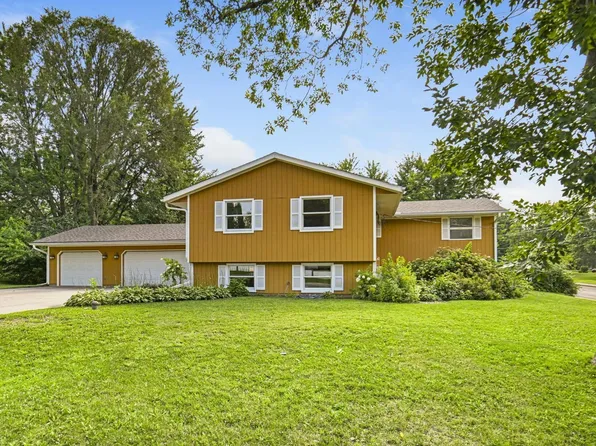 100 Elm Dr, Carver, MN 55315