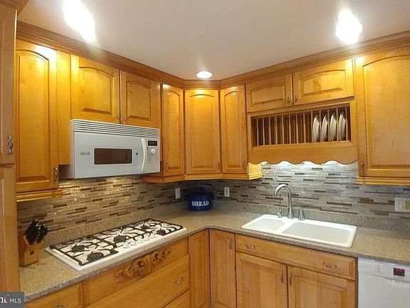 5th image of 3 Walter Cir