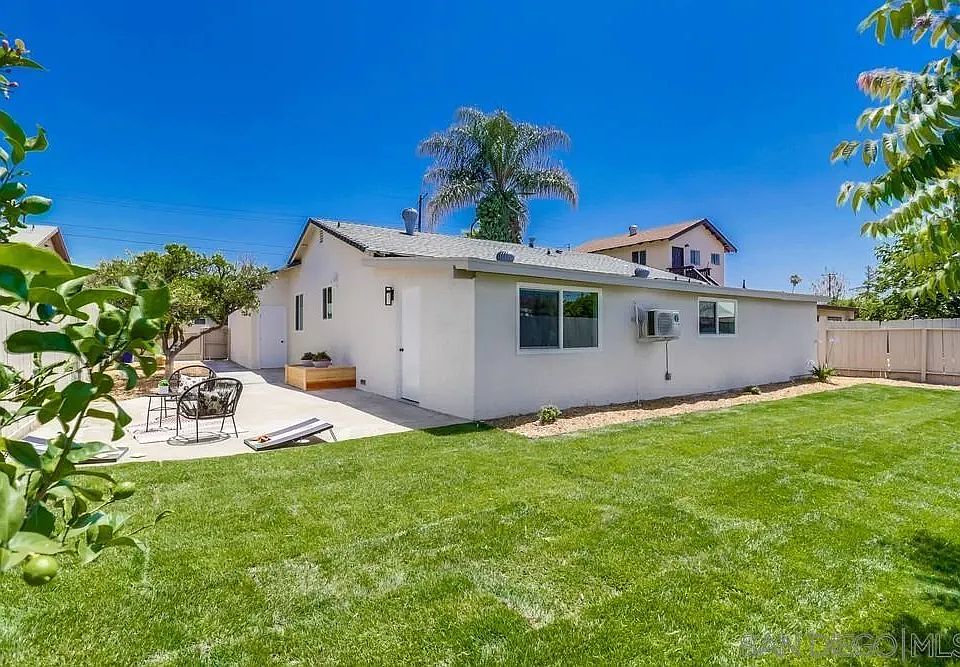 2nd image of 909 Goldenrod St