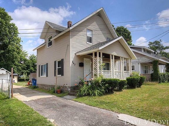 3rd image of 543 Burton St SE