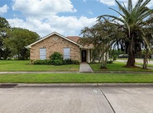 2901 Lakewood Dr, Violet, LA 70092
