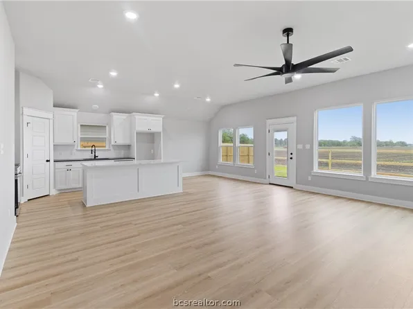 438 Combine Dr, Somerville, TX 77879