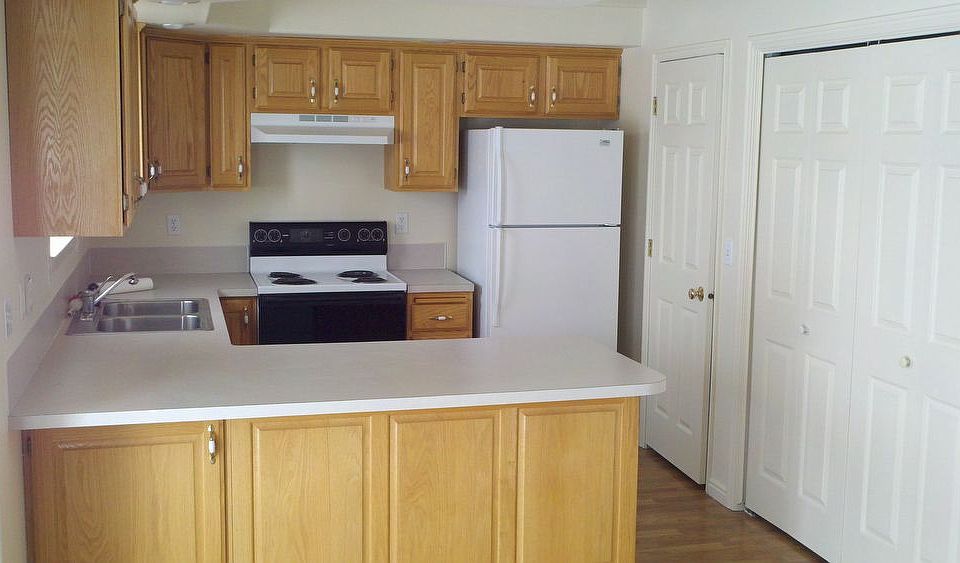 2nd image of 3332 S Stonehaven Dr