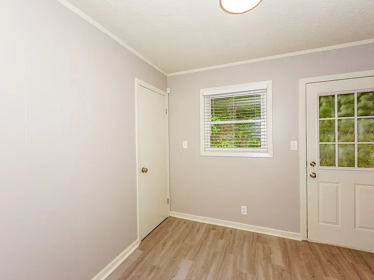 1722 Rogina Dr — Photo 6