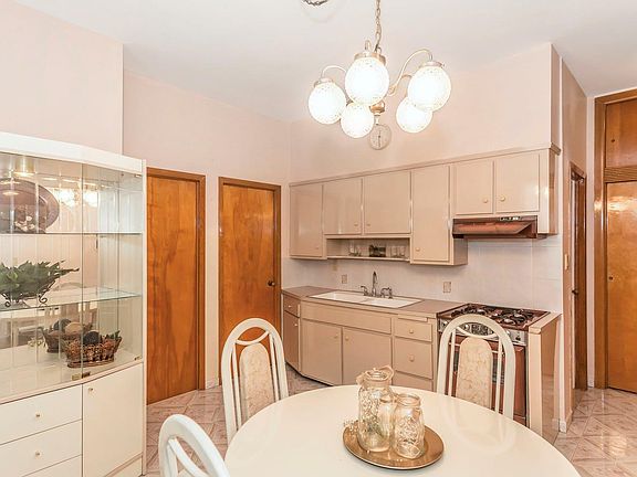4th image of 68-26 75th St
