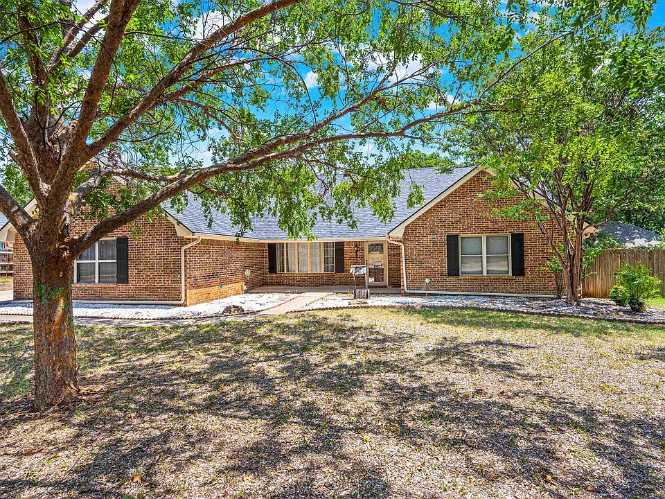 1st image of 2810 Springdale Ln