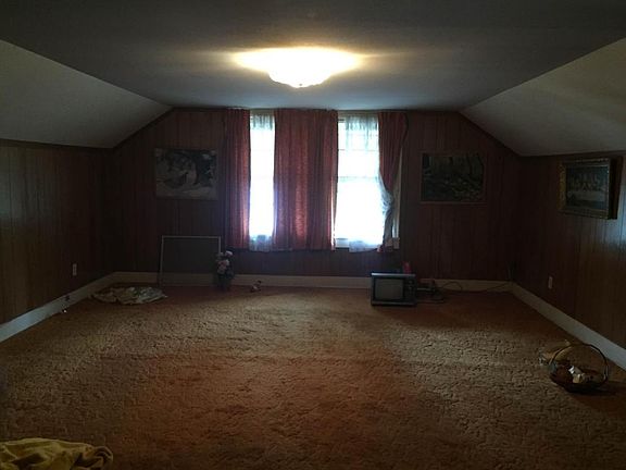 5th image of 401 E H St