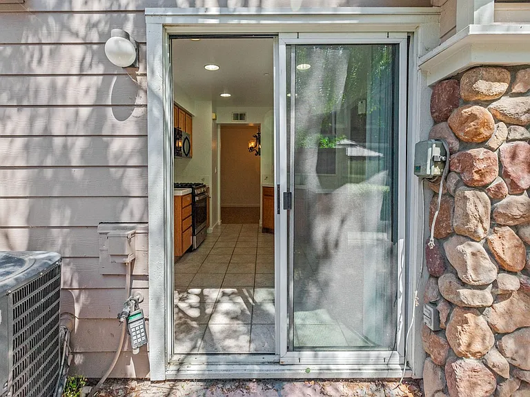 6125 Lambeck Ln — Photo 6