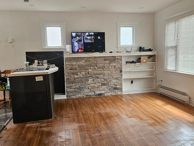 862 Armour Rd — Photo 1