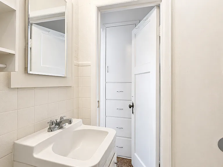 1037 E Lander St #UPPER — Photo 6