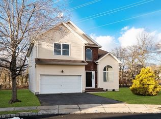11 Cottage Way, Fanwood, NJ 07023
