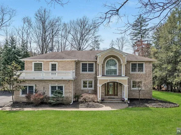 10 W Crescent Ave, Mahwah, NJ 07430