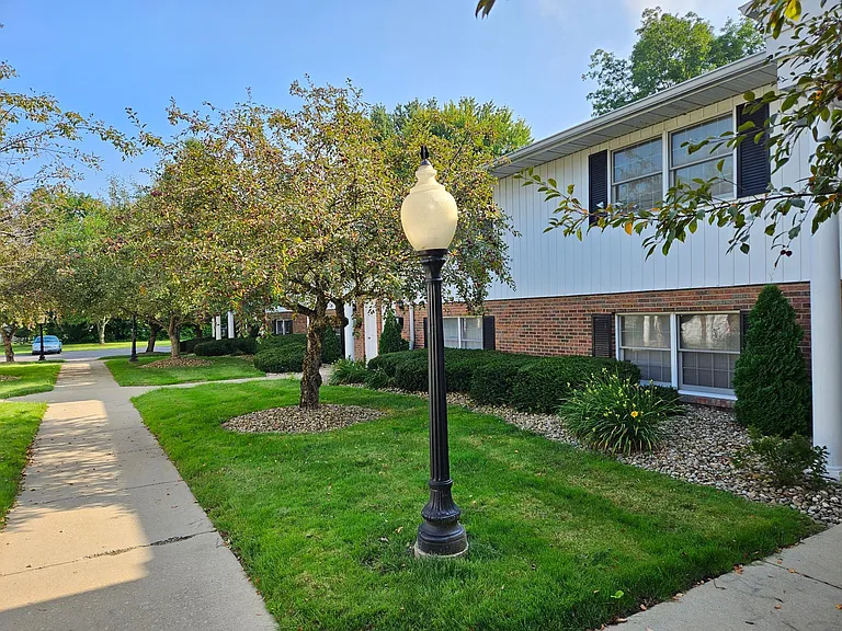135 W Satin St #1 — Photo 3