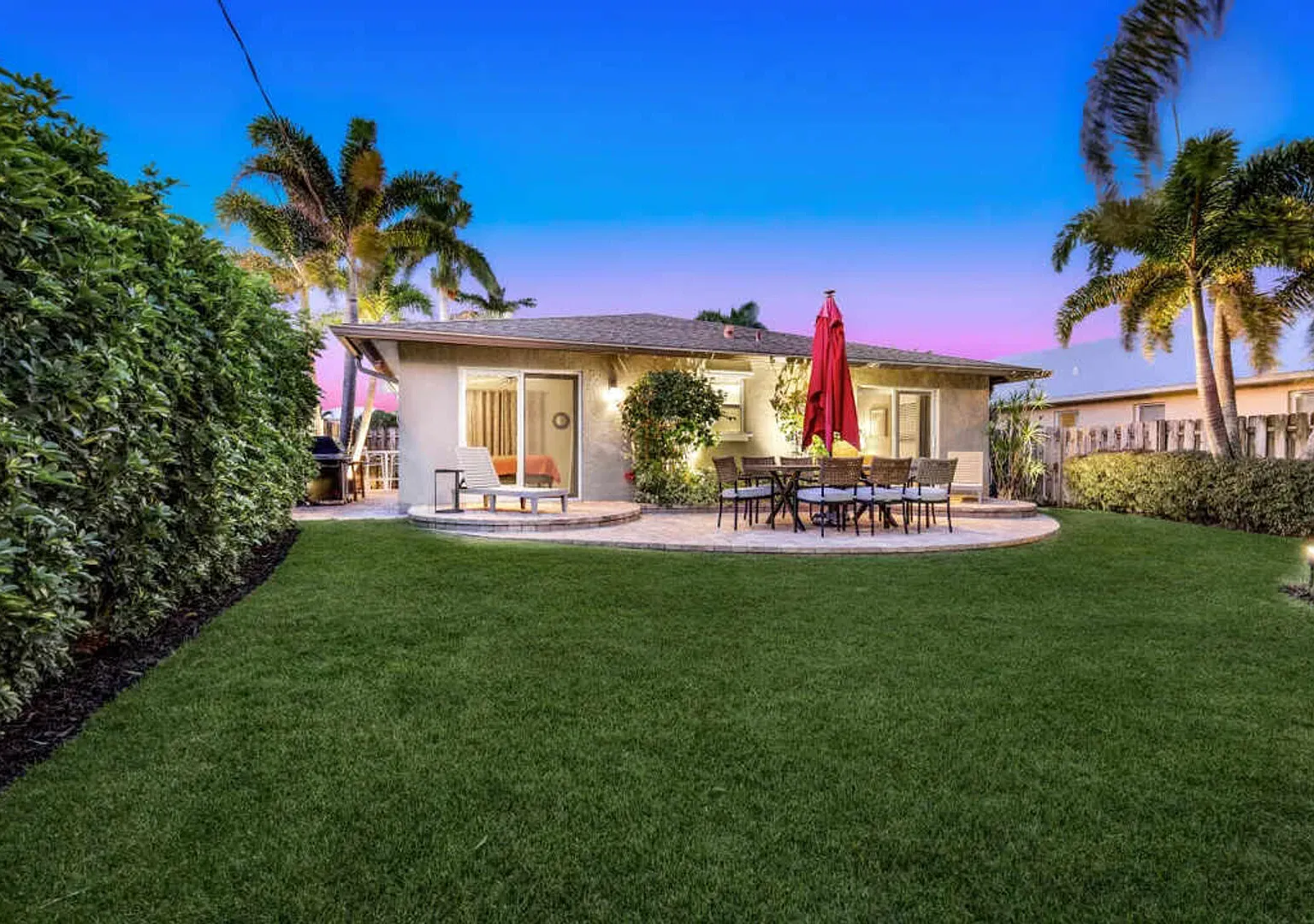 Coastal Naples Park Getaway - Garden, Grill, Beach Nearby — Photo 1