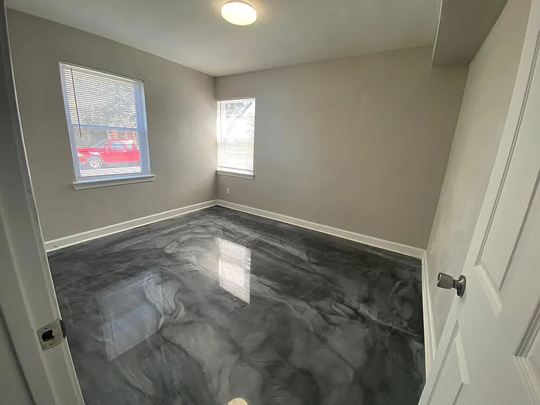 1307 W Little Creek Rd — Photo 6