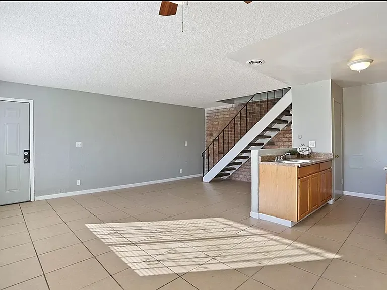 4404 Calandria St #2 — Photo 8