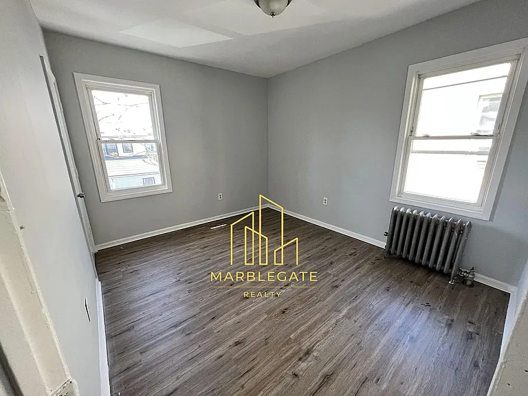 229 Alexander St #22 — Photo 6