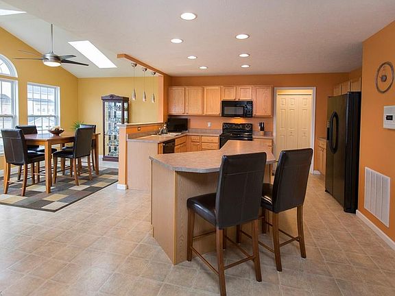 4th image of 123 Stonefield Dr