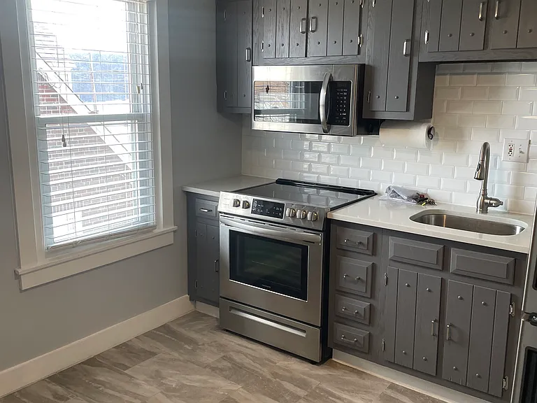 140 E 4th Ave — Photo 3