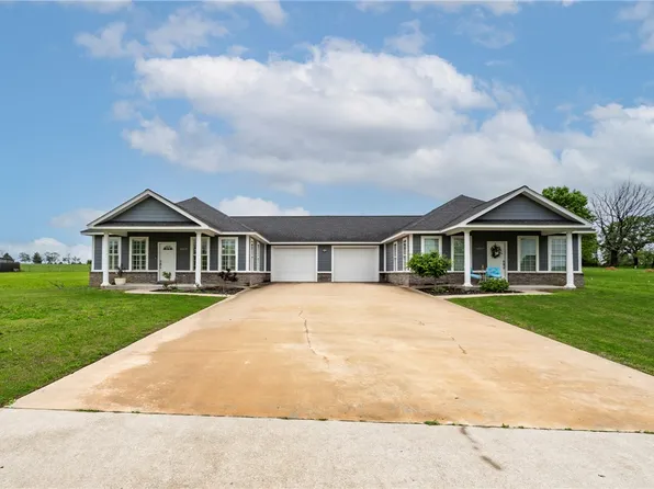 21037-21039 Richard Ct, Siloam Springs, AR 72761