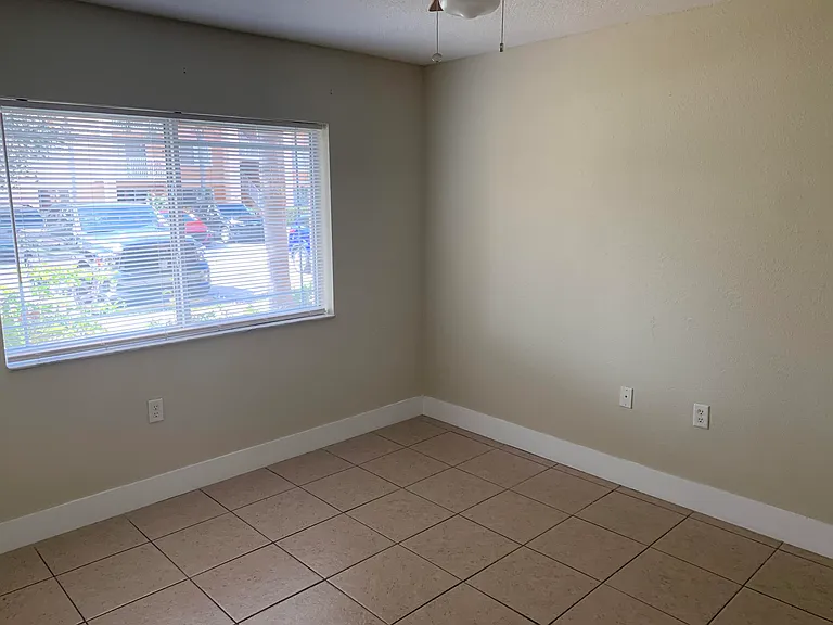 241 SW Palm Dr #107 — Photo 5