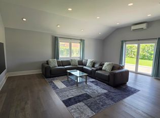 220 S Alleghany Ave Floor 1, Lindenhurst, NY 11757