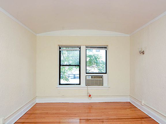 5th image of 536 W Arlington Pl APT 304