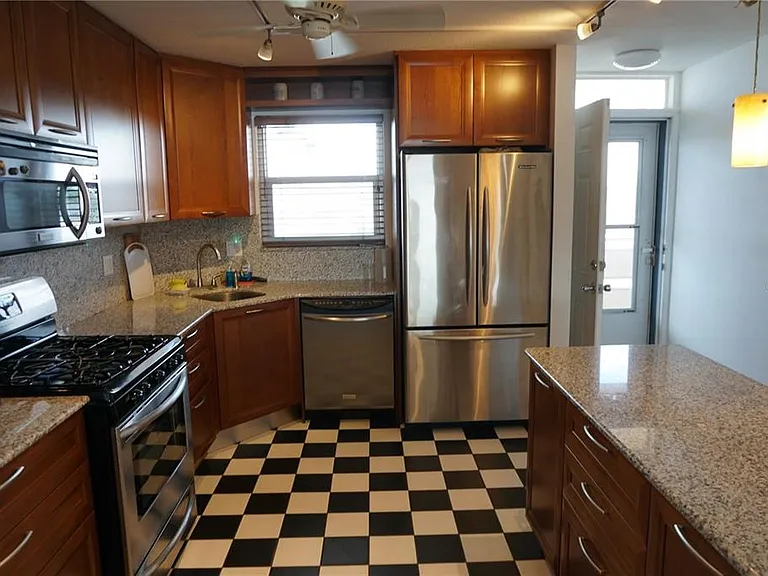5900 Shore Blvd S #402 — Photo 9