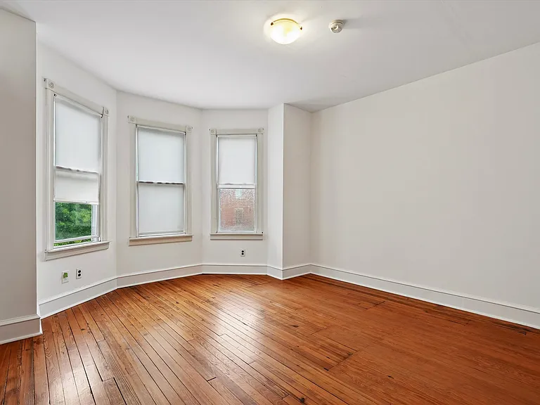 868 N 27th St — Photo 21