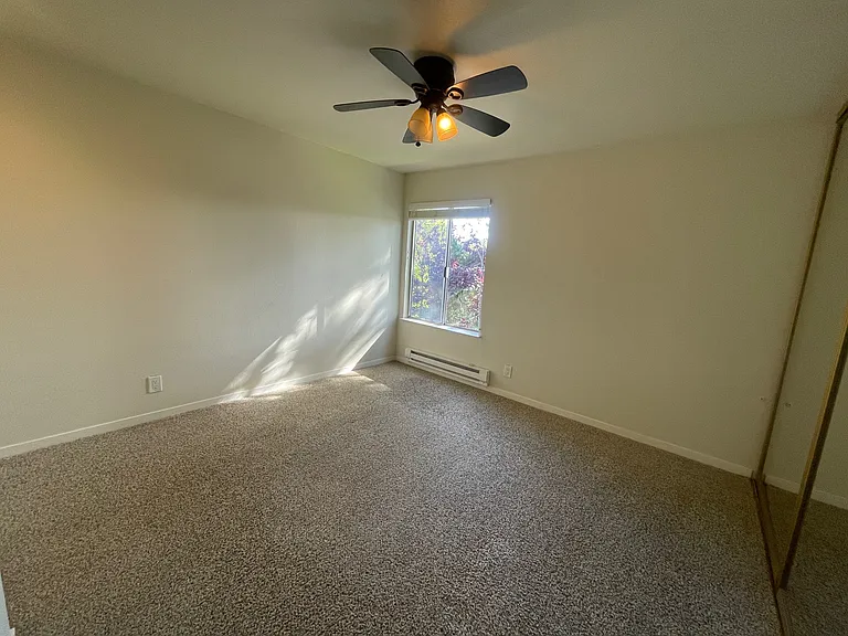 135 Piccadilly Pl #F — Photo 4