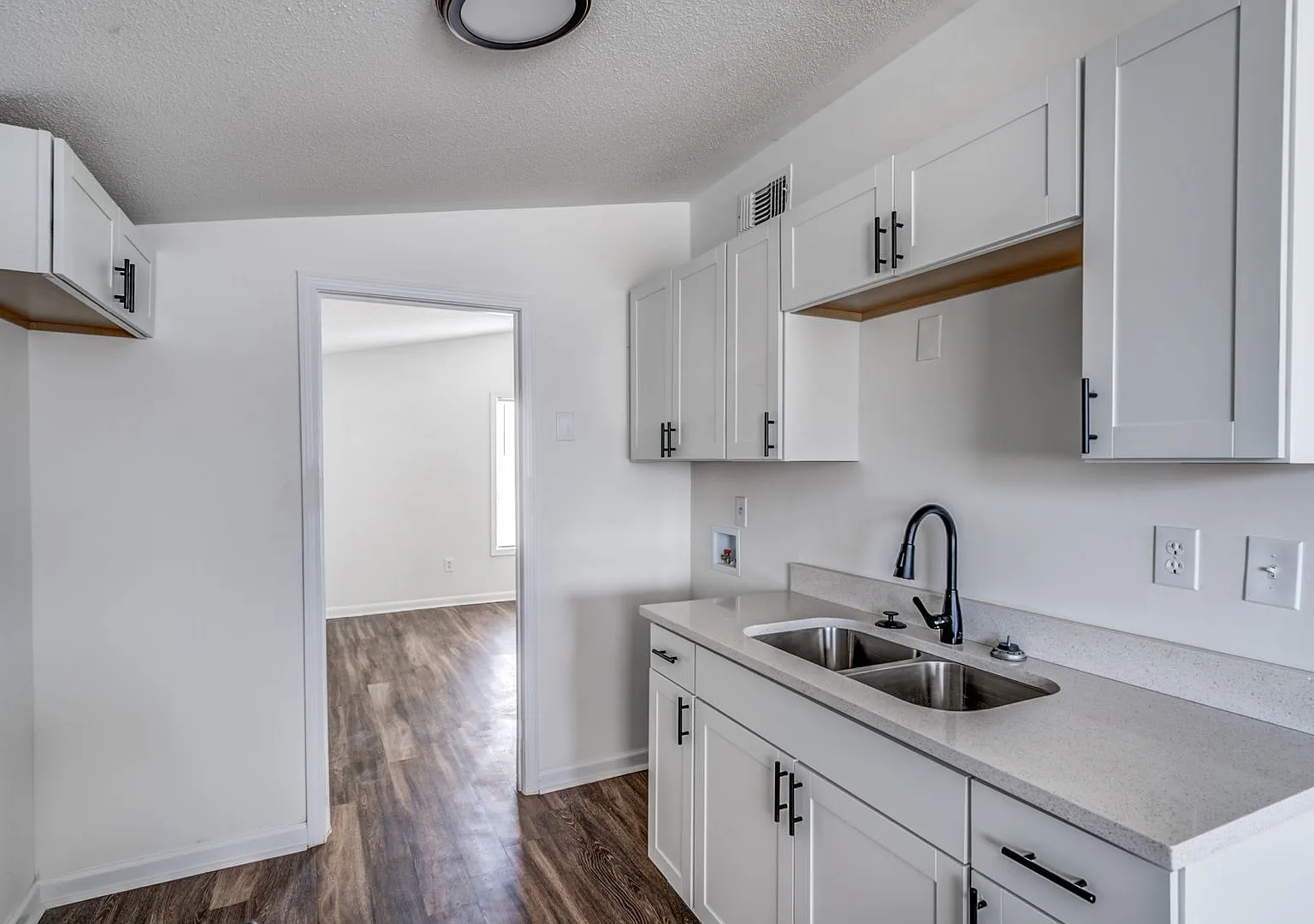4980 Vickie Memphis, TN 38109 — Photo 4