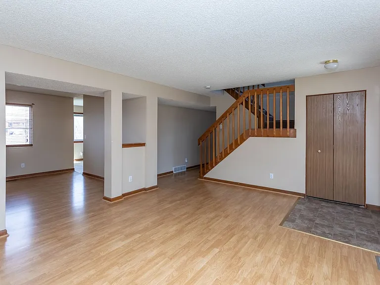 1130 Pond Side Dr — Photo 9
