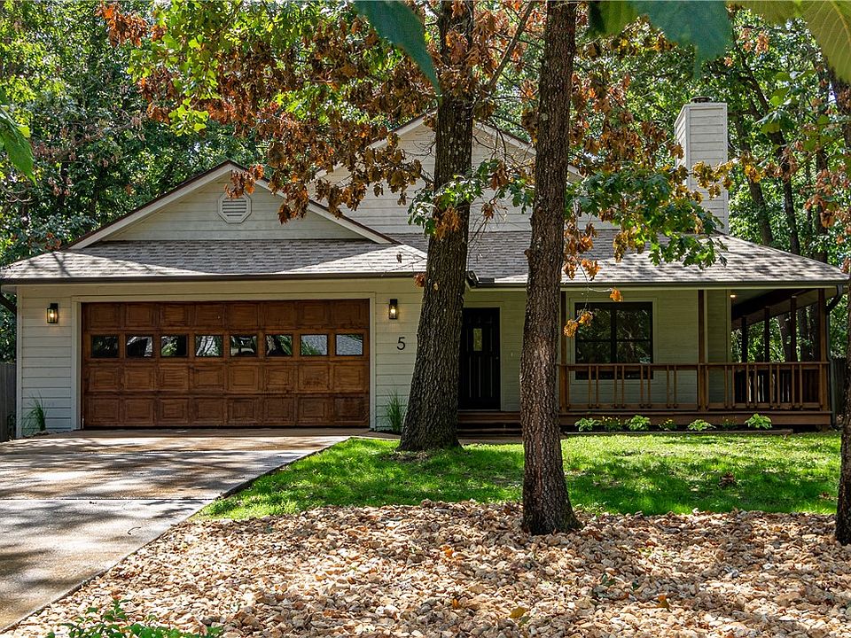 1st image of 5 Brecknock Dr