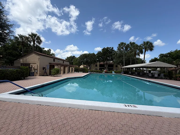 3683 Cocoplum Cir #3683 — Photo 31
