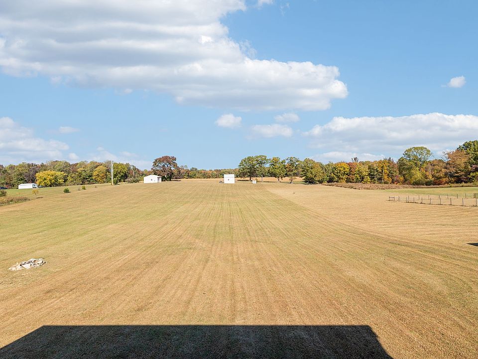 2nd image of 121 E Carter Rd