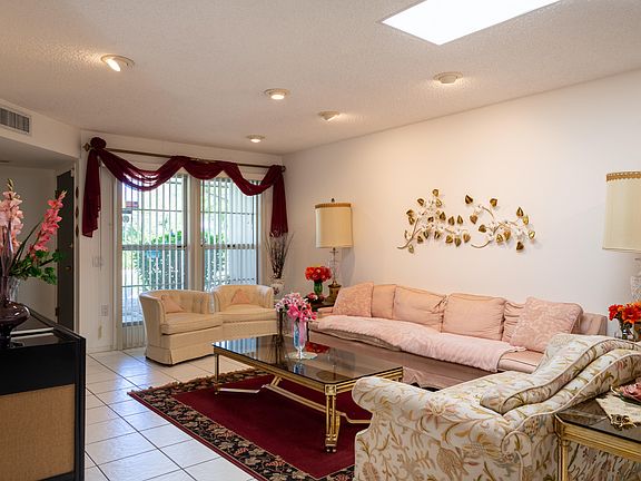 4th image of 10540 W Highwood Ln