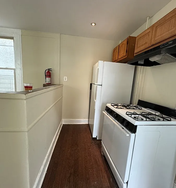 60 Wilkinson Ave #1L