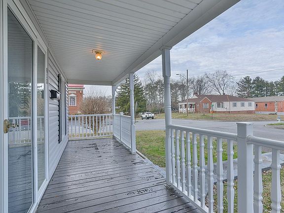 5th image of 813 Wilson Ave