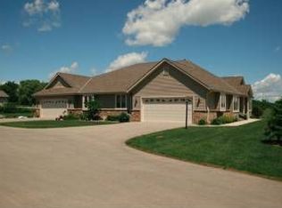 W197N17091 Stonewall Dr, Jackson, WI 53037