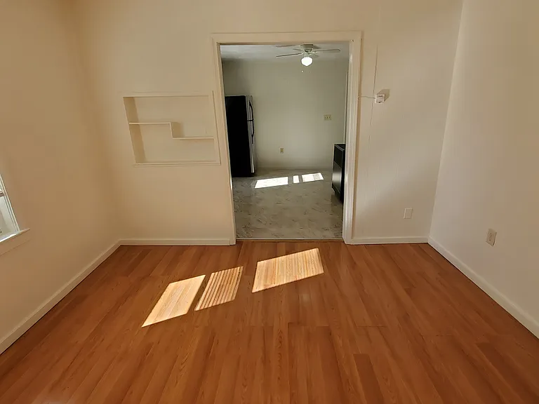 85 1/2 W Hollis St #2 — Photo 4